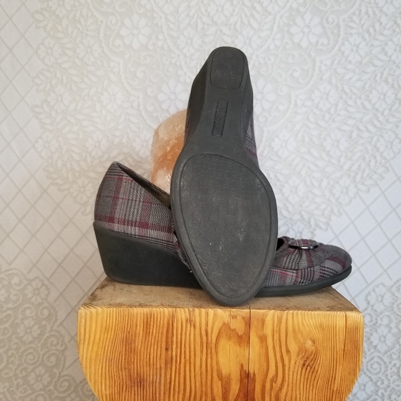 Plaid Wedge Heel Shoe - Picture 6 of 8